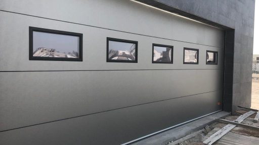 Ledhejseport med vinduer