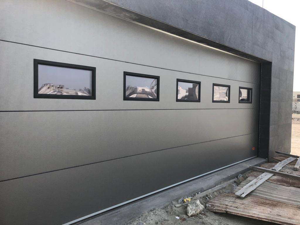 Ledhejseport med vinduer