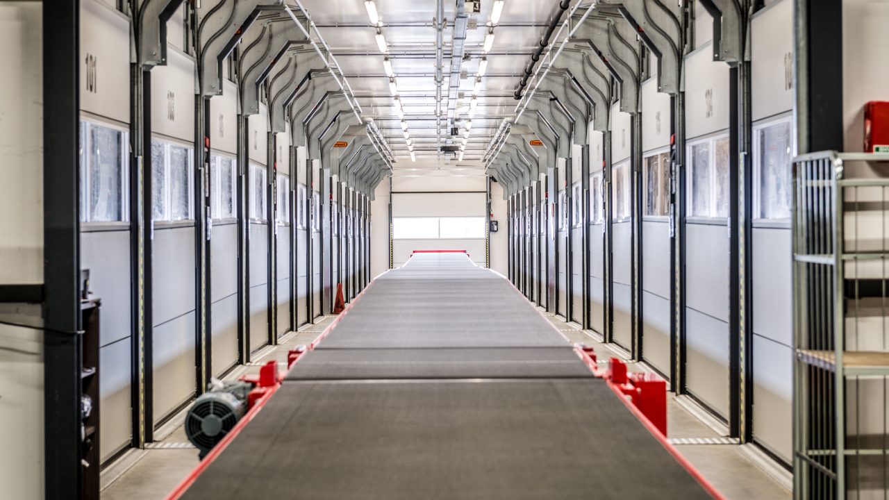 Industriel ledhejseport hos DHL i Holland