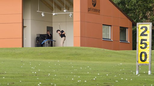 Driving Range des Golfplatzes Heilbronn-Hohenlohe mit Compact Falttor