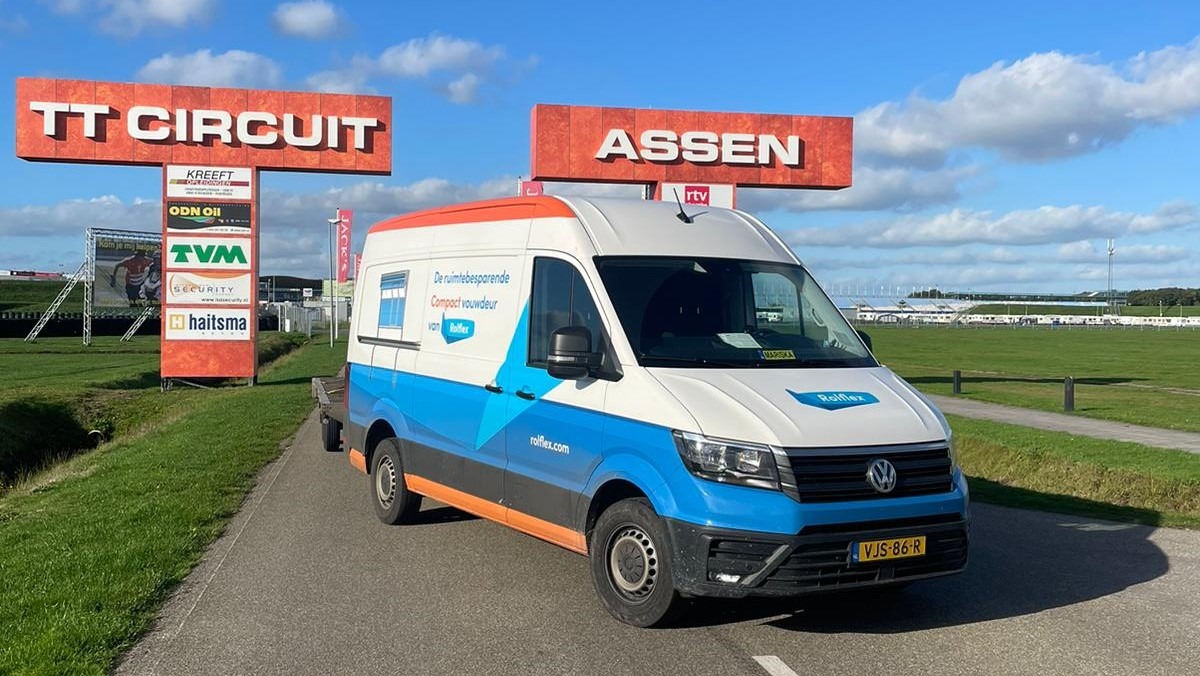 Compact Monteur auf der Rennstrecke beim TT Assen