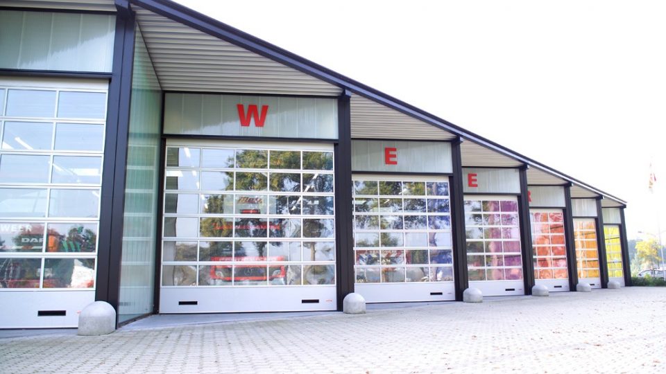 Feuerwehr Barneveld wählt platzsparende Sektionaltore Feuerwehr Barneveld wählt platzsparende Sektionaltore