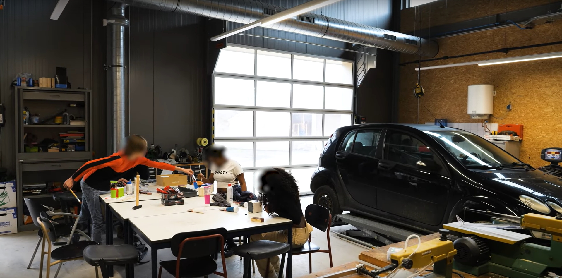 Viel Platz für Installationen und Autobrücken in diesem Bereich des Eemsdeltas - Rolflex Sektionaltore