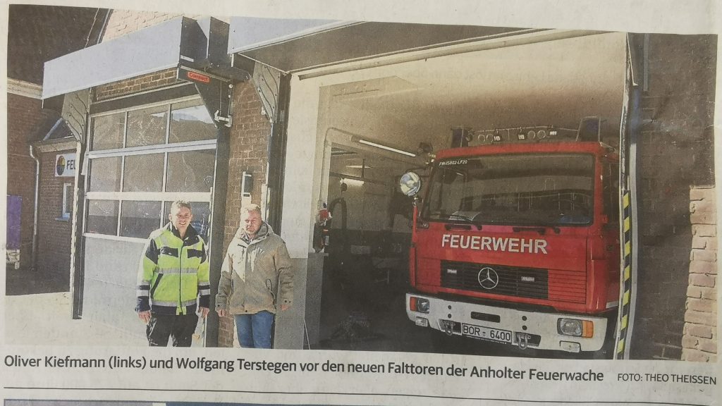 Feuerwache Anholt mit Compact Falttoren