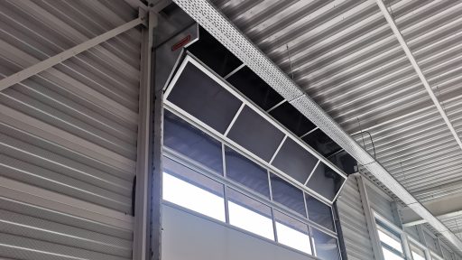 Compact Falthebetor in der neuen Produktionshalle von Rolflex - Industrietor