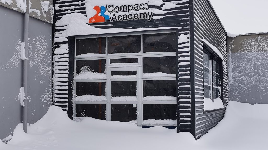 Compact Tor im Schnee - Auch im Winter standfest
Rolltor Hallentor