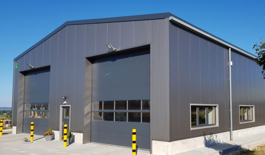 Was kostet ein 4 x 4 Meter großes Sektionaltor inklusive Montage?