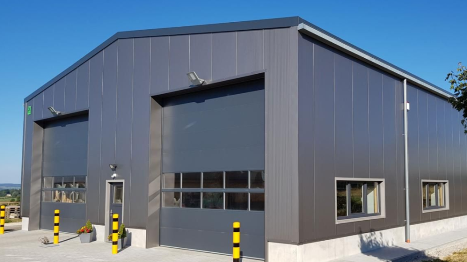 Was kostet ein 4 x 4 Meter großes Sektionaltor inklusive Montage?