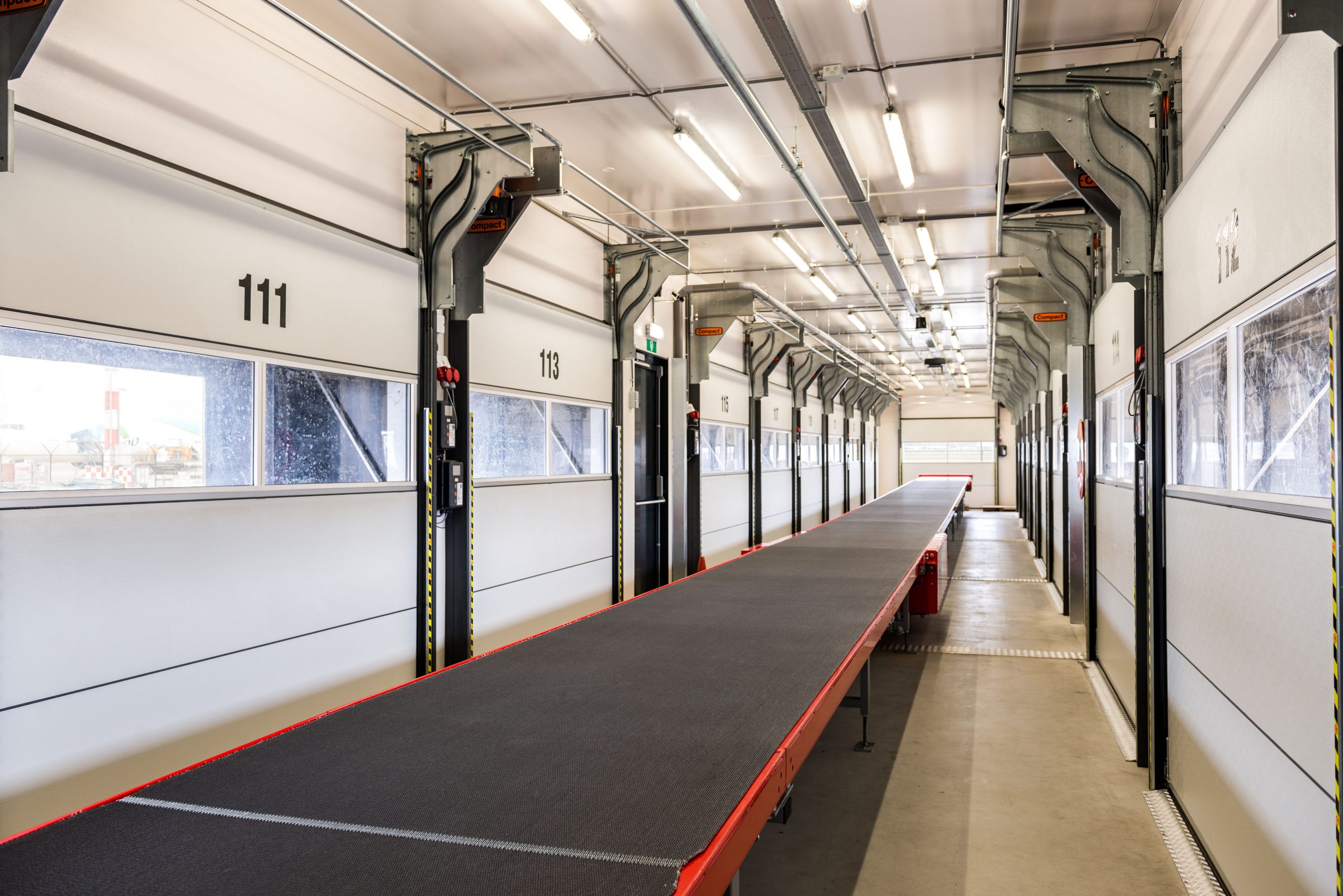 DHL loading dock with Compact doors