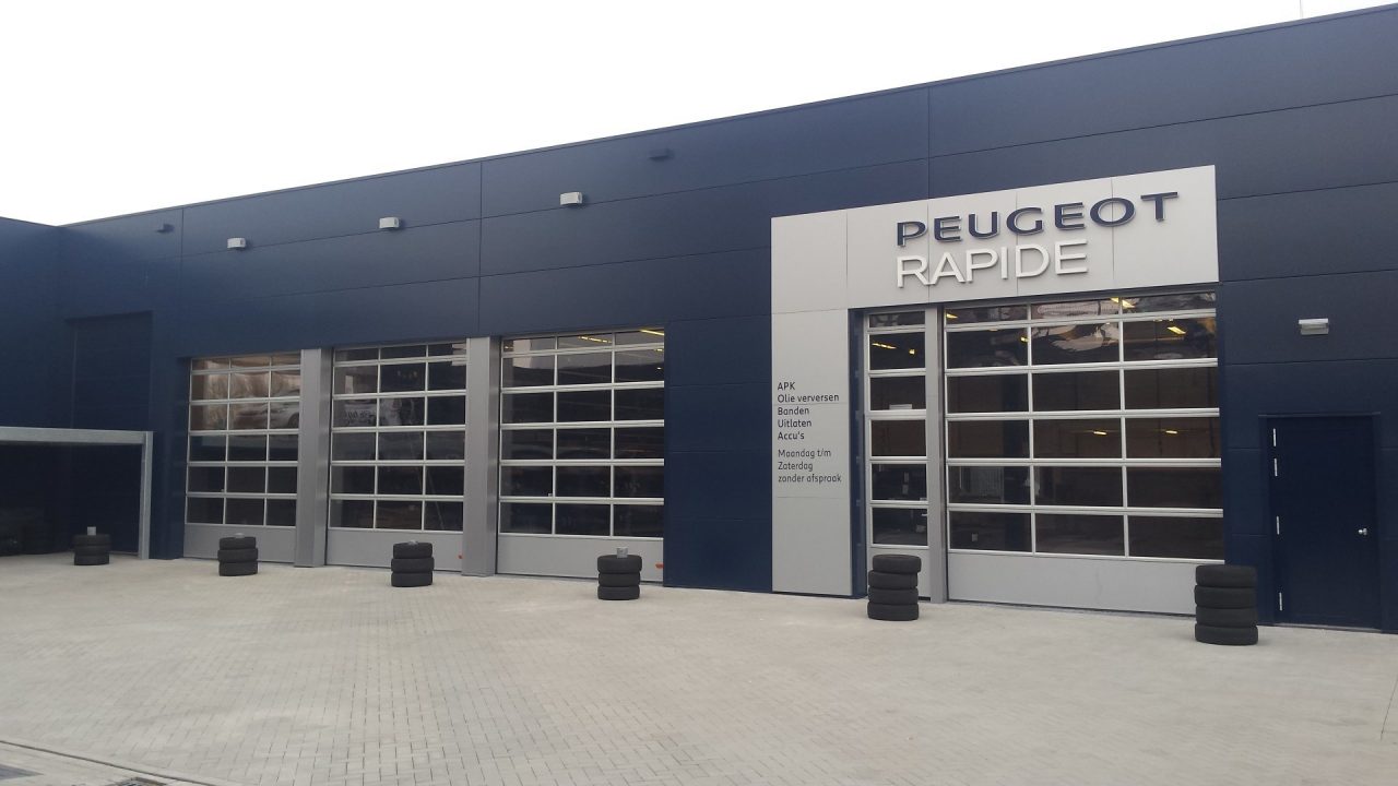 All peugeot dealers in The Netherlands use Compact doors