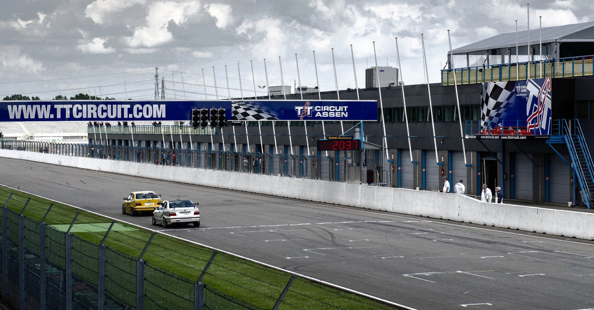 Pitlane with Compact doors in a row