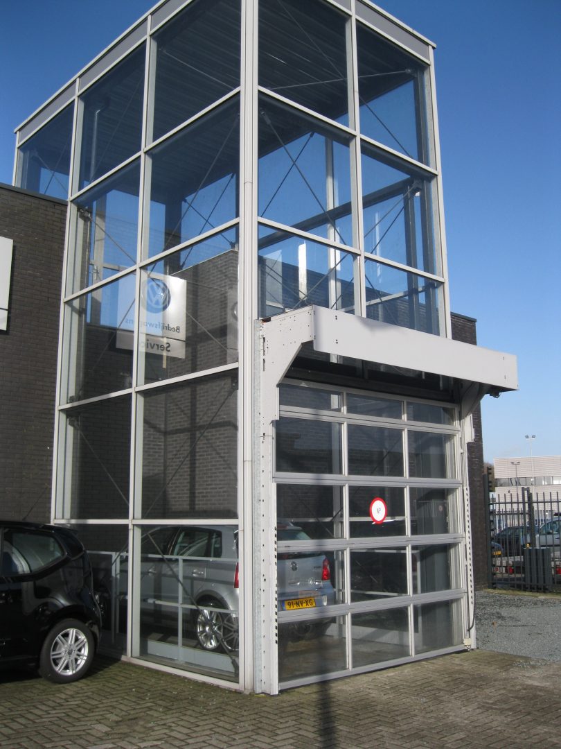 Car elevator at Heron