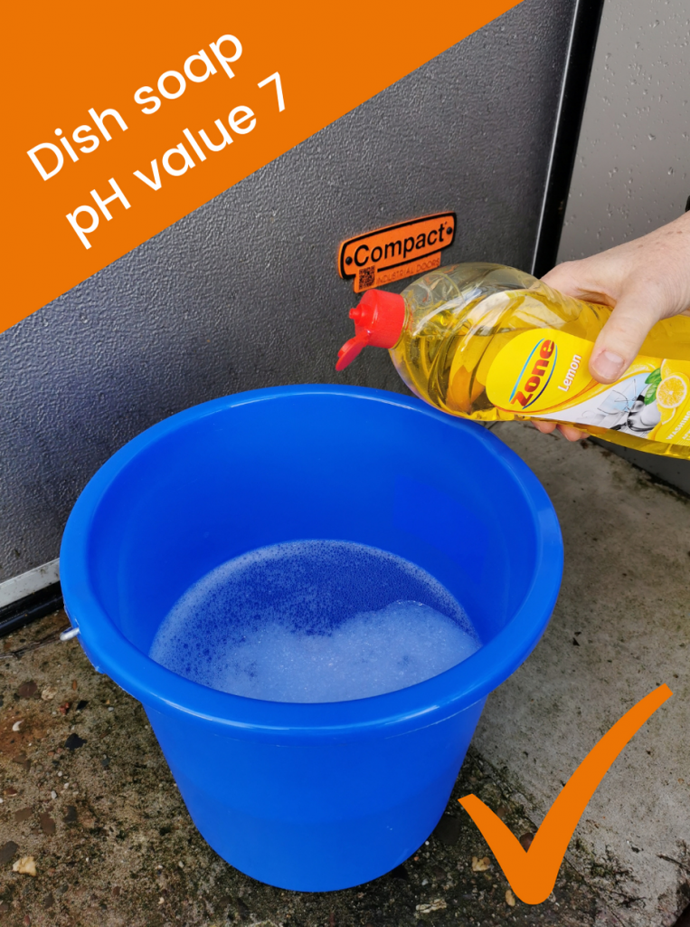 Cleaning agents that are suitable for cleaning the Compact door_How do you clean a Compact door correctly