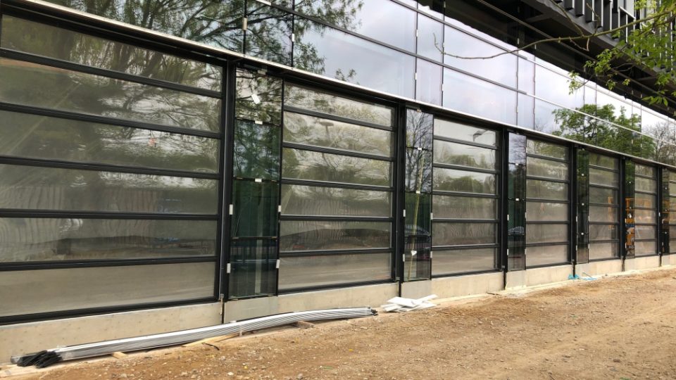ENKA-campus Rijn IJsselcollege installs 8 Compact overhead doors