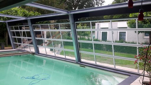All-weather pool with Compact folding doors - Compact Rolflex