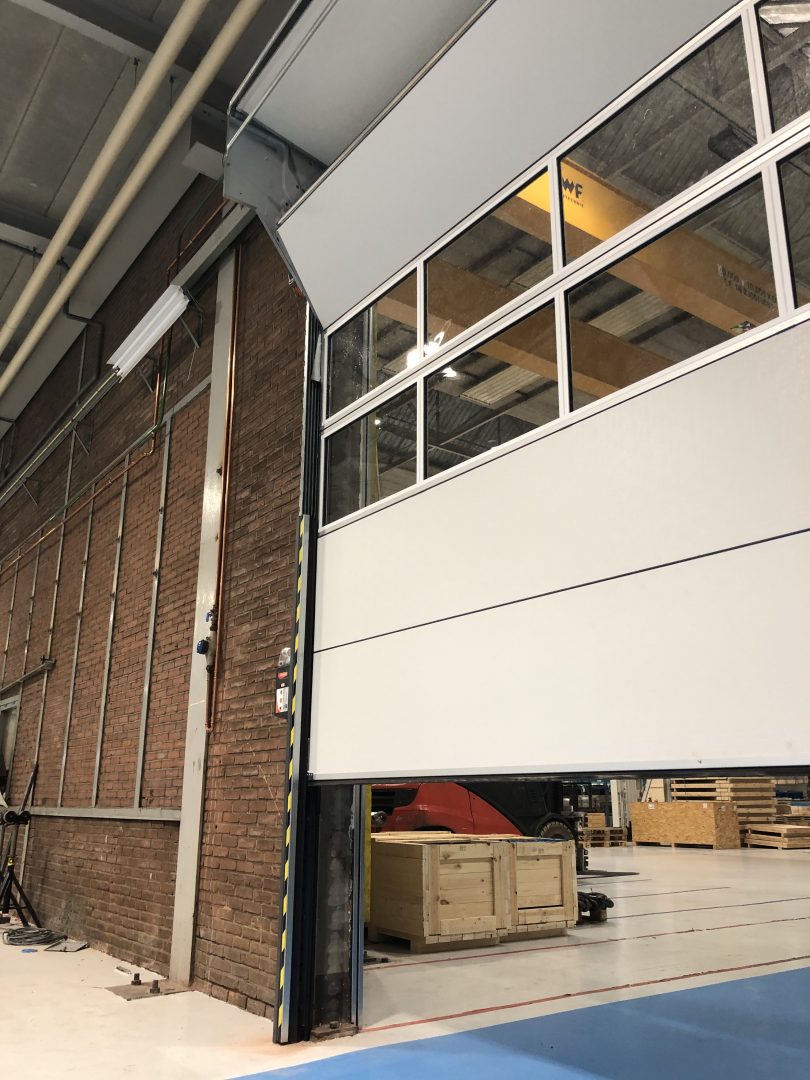 Saving space with a Compact overhead door - Rolflex