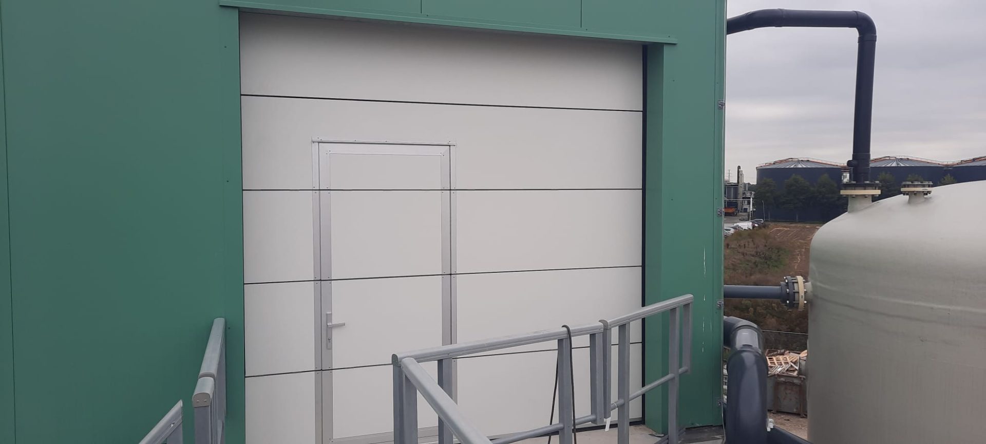 Wopereis Staalbouw chooses a roller door with door