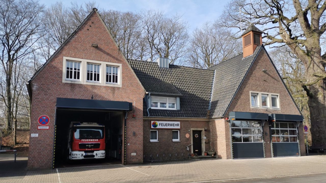 Overhead doors for fire brigade in Isselburg
