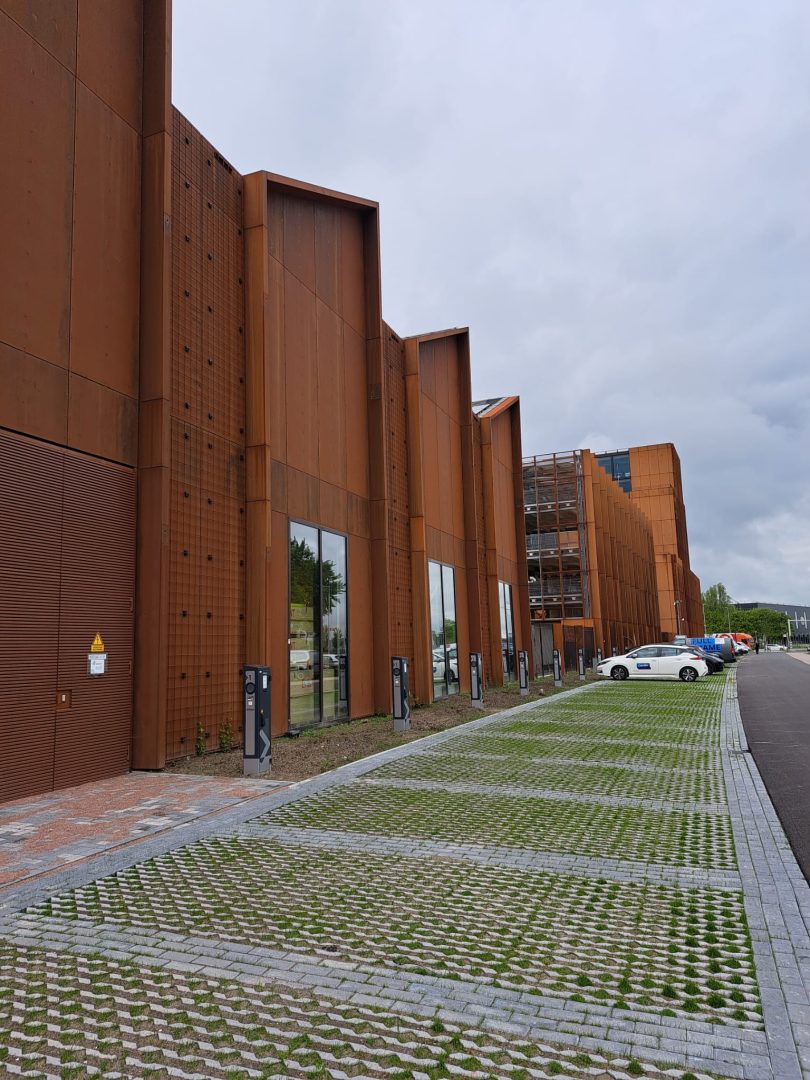 Roller doors from the outside - Rolflex