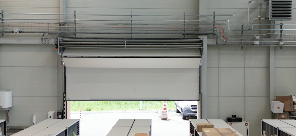 Insulated roller shutter door alternatieve : the compact folding door