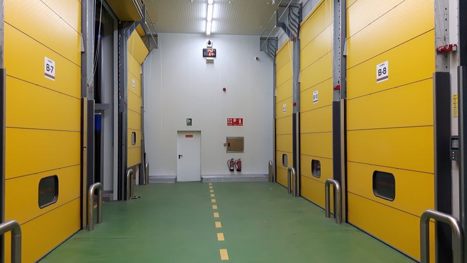 Puertas industriales Compact en celdas de maduración de plátano