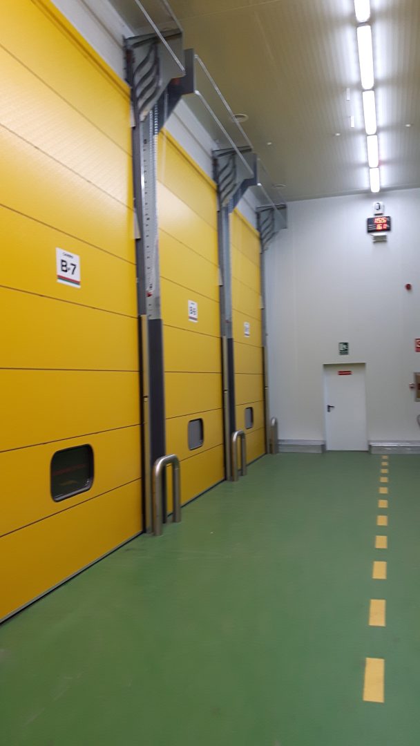 Puertas industriales Compact en Girona