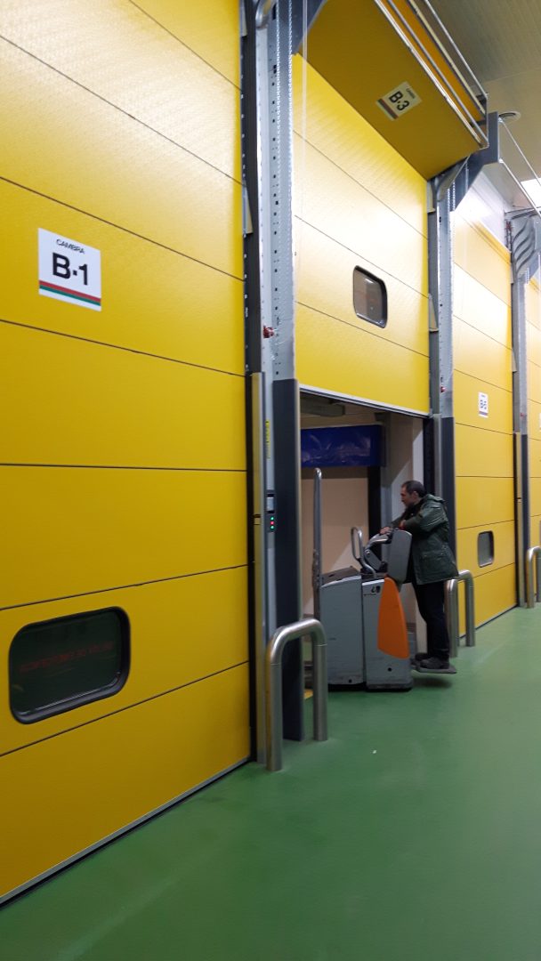 Puertas industriales Compact en celdas de maduración de plátano