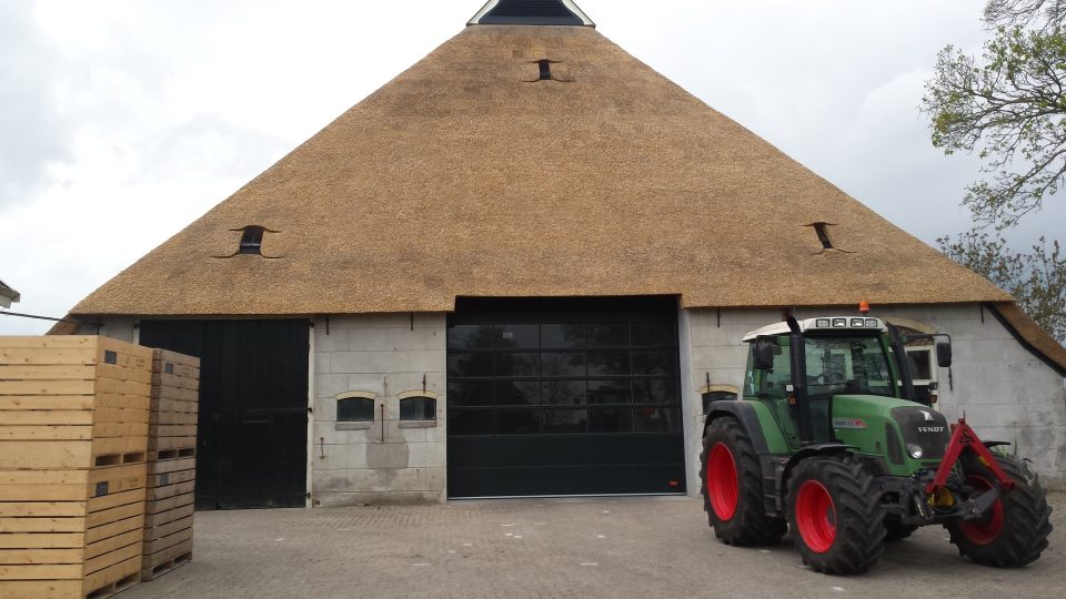 ¿Qué ancho debe tener una puerta para un tractor?