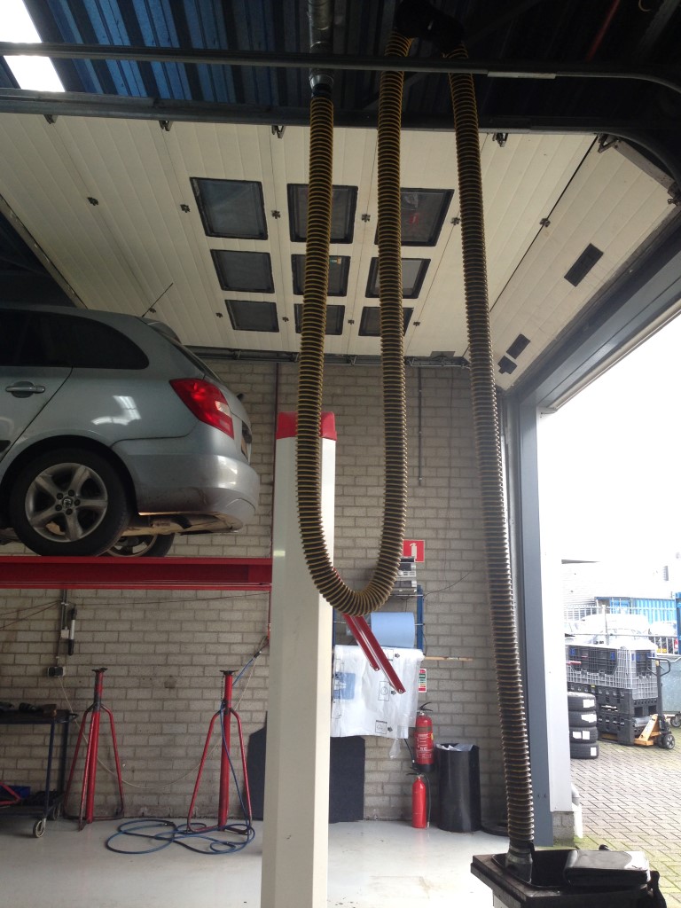 Pas d'espace au plafond grâce à la porte basculante.