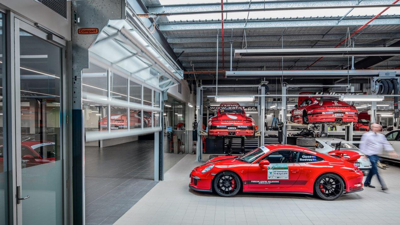 Centre Porsche a opté pour les portes enroulables Compact