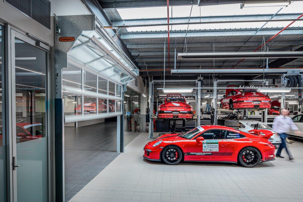 Centre Porsche a opté pour les portes enroulables Compact