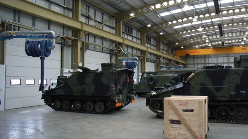 Garnison de Catterick avec chenilles de grue -portes industrielles base de l'Armée