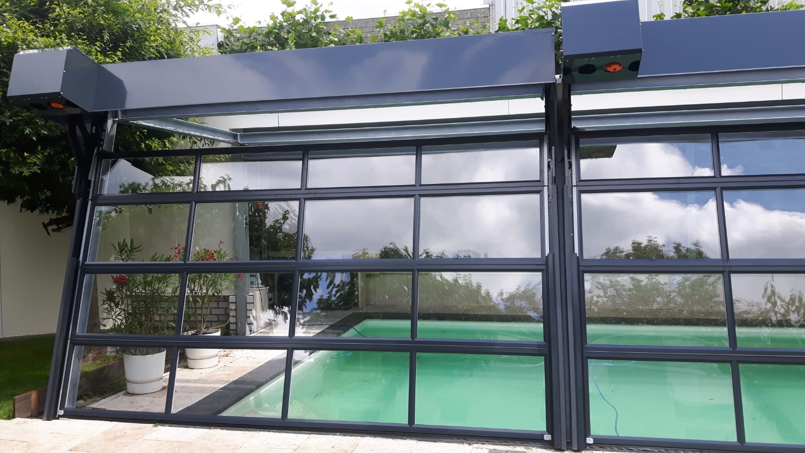 Porte empilable couvert piscine