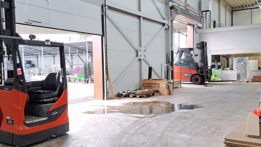 Portes industrielles à faible encombrement chez alliander Westpoort - Rolflex