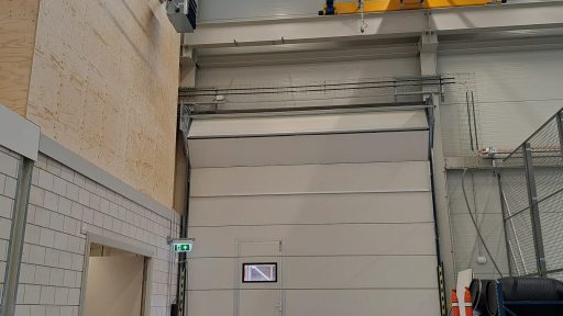 Portes industrielles avec portillon chez Alliander Westpoort - Rolflex