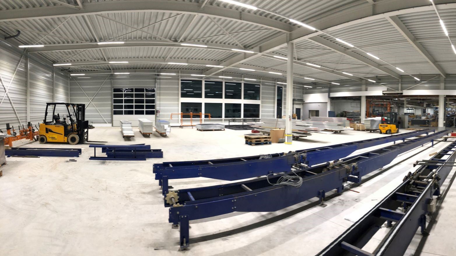 Nouveau hall de production de Rolflex - vue intérieure Nouveau hall de production de Rolflex - vue intérieure