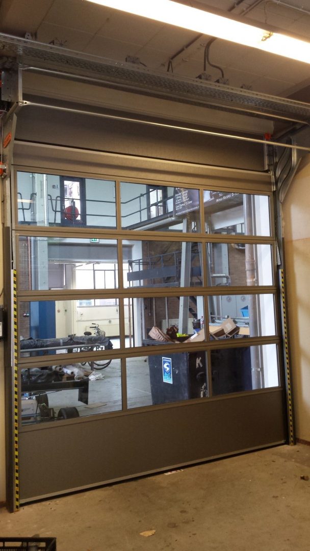 De technische universiteit Delft gebruikt Compact deuren voor de Dreamhall