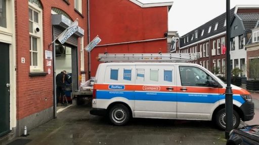 Officine in Haarlem con una porta pieghevole Compact