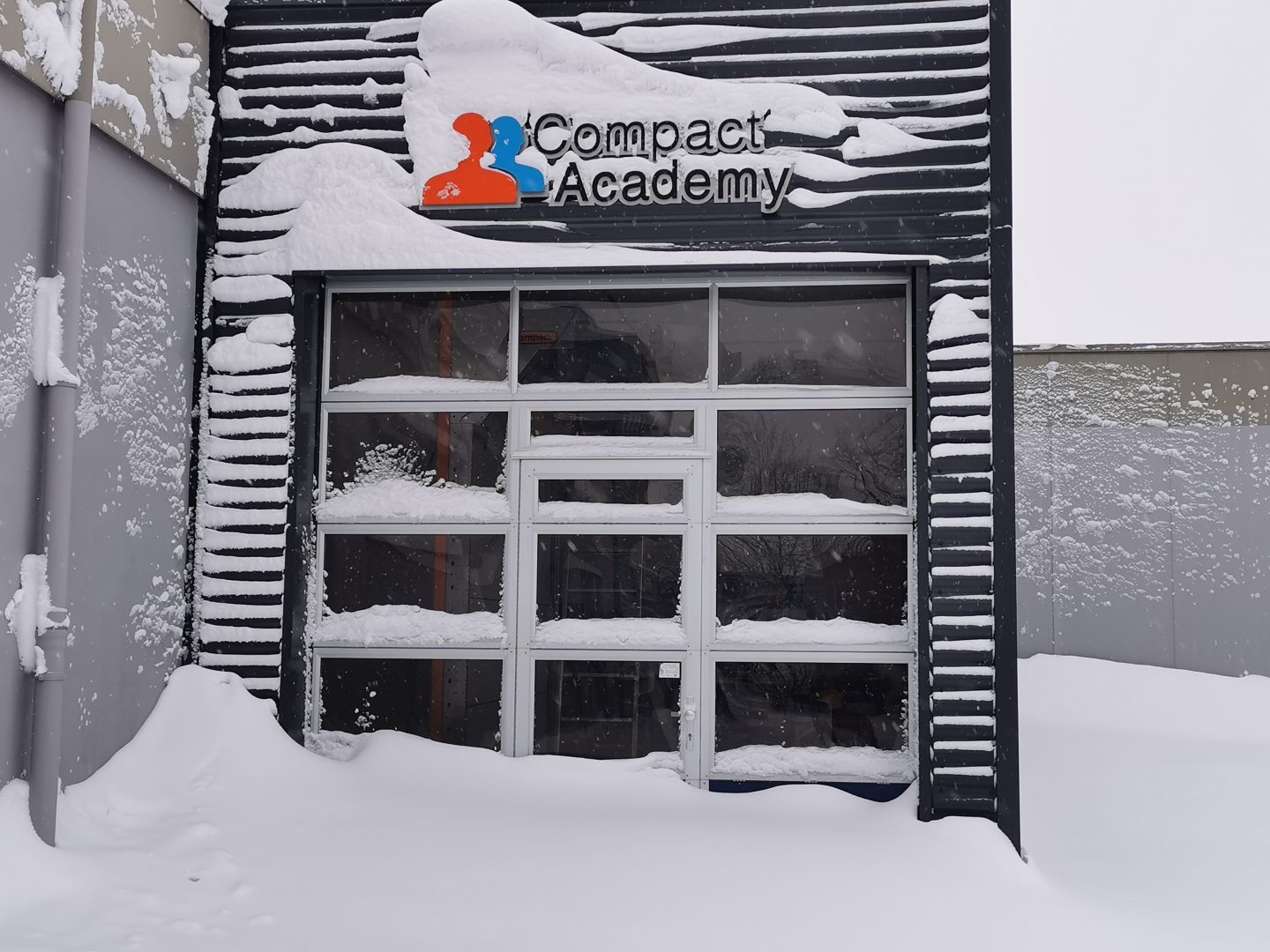 Portone Compact innevato Portone Compact innevato