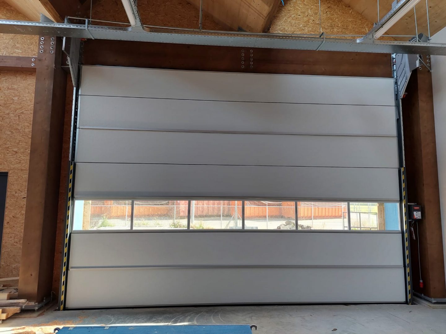 Nuovi profili anti-folate per il portone Compact Nuovi profili anti-folate per il portone Compact