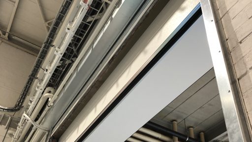 Ad Haveland un portone Compact in combinazione con un portone tagliafuoco. Ad Haveland un portone Compact in combinazione con un portone tagliafuoco.