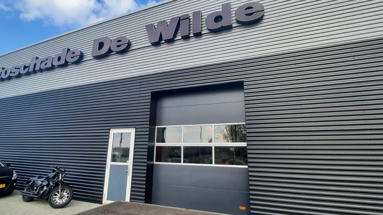 Nuove porte Compact per l'officina De Wilde