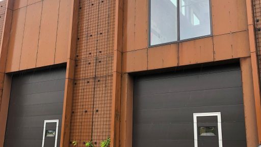 Portoni industriali con porta pedonale presso Alliander Westpoort