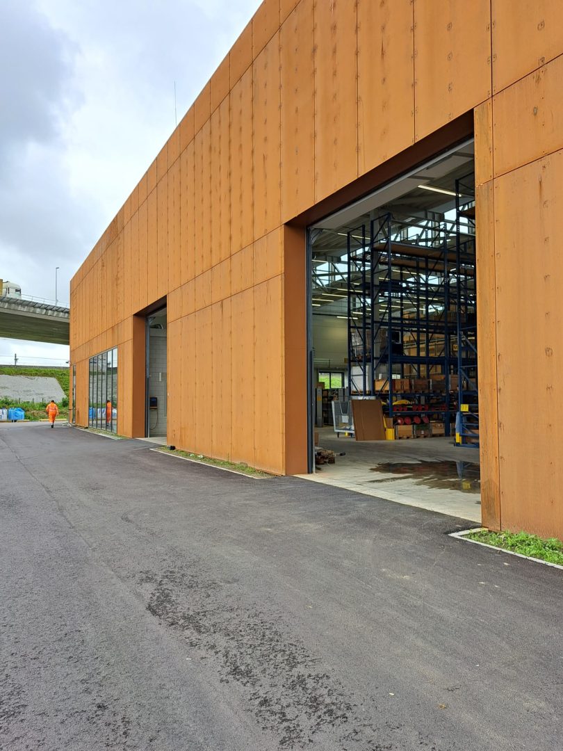Portoni industriali con porta pedonale presso Alliander Westpoort - Rolflex