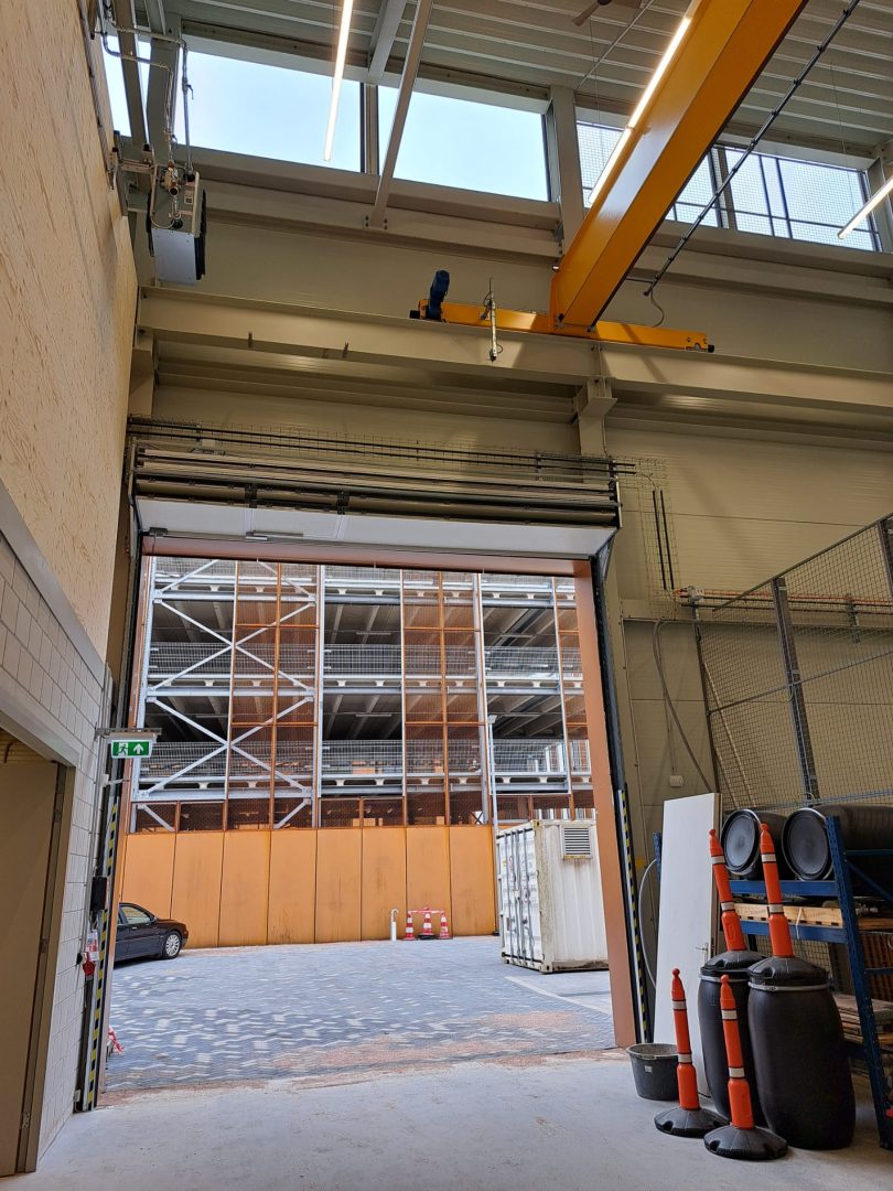 Portoni industriali con porta pedonale presso Alliander Westpoort - Rolflex