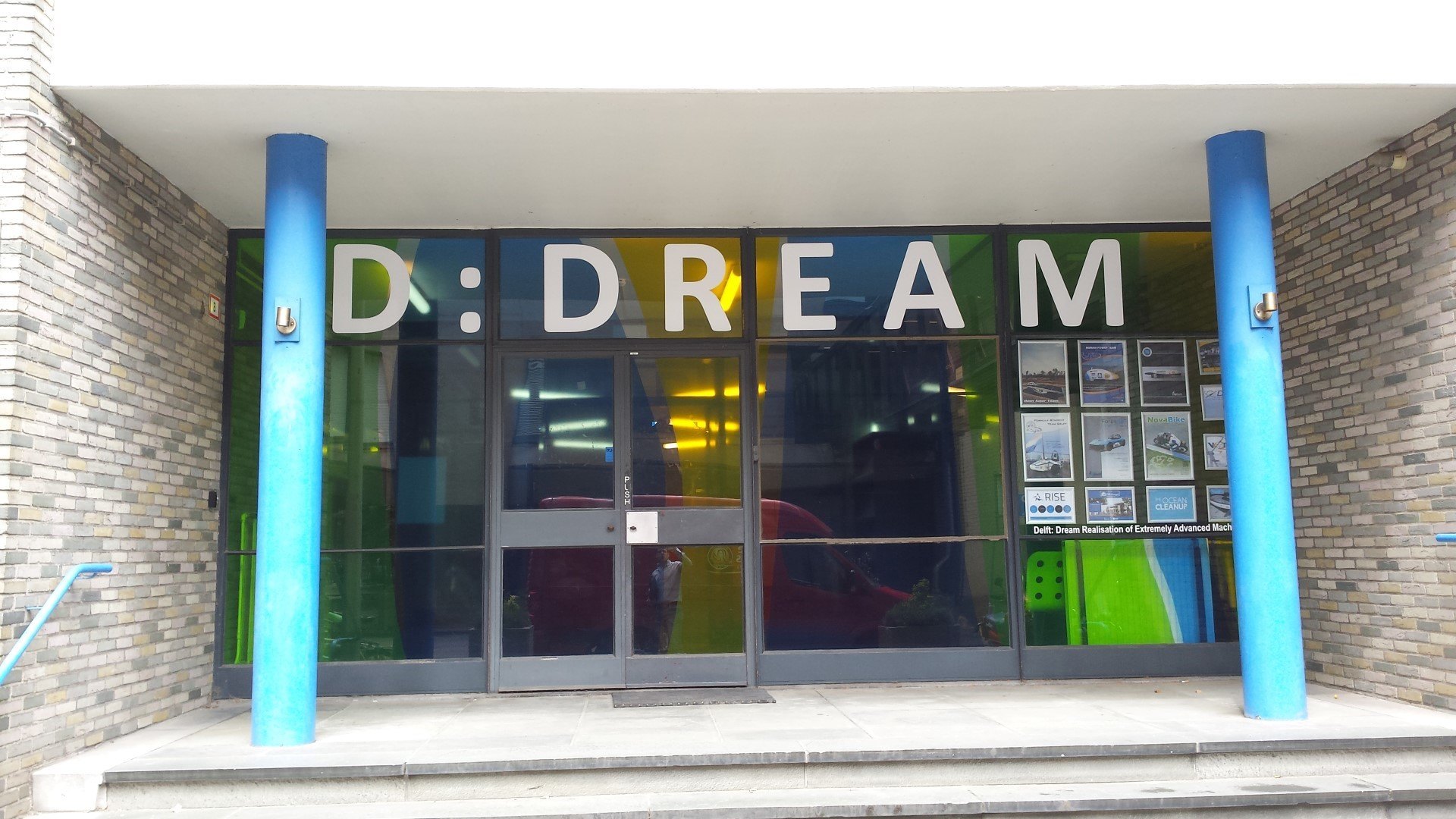 Compact deur voor de Dreamhall van de TU Delft