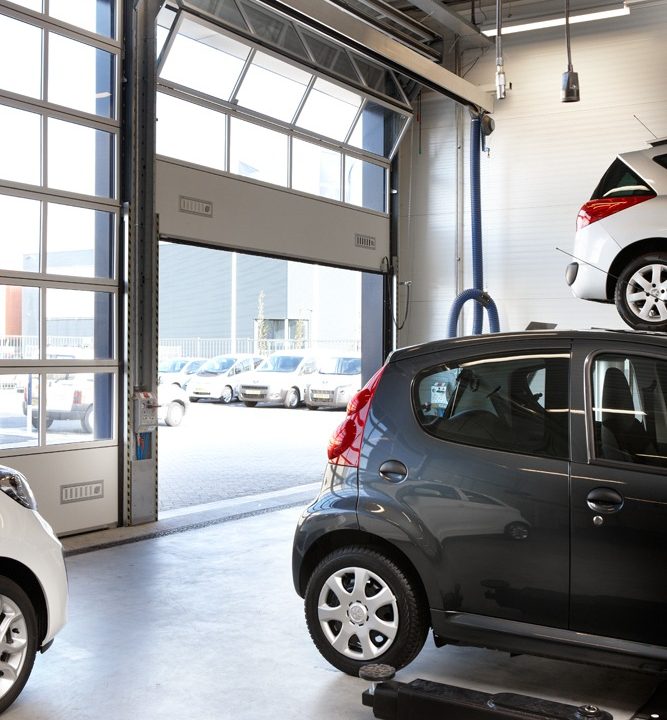 Peugeot dealers gebruiken Compact vouwdeuren in hun autowerkplaats