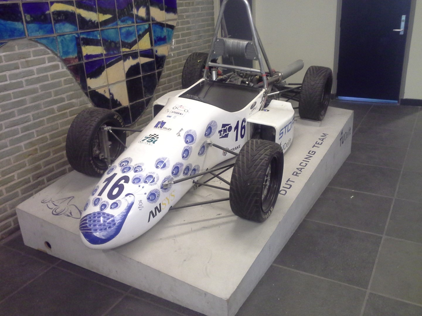 TU Delft racing teams werken met Compact vouwdeuren