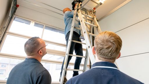 Trainingsruimte Compact academy In de Compact academy trainen we monteurs uit de hele wereld