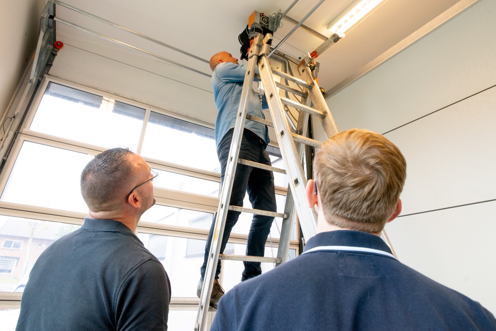 Trainingsruimte Compact academy In de Compact academy trainen we monteurs uit de hele wereld